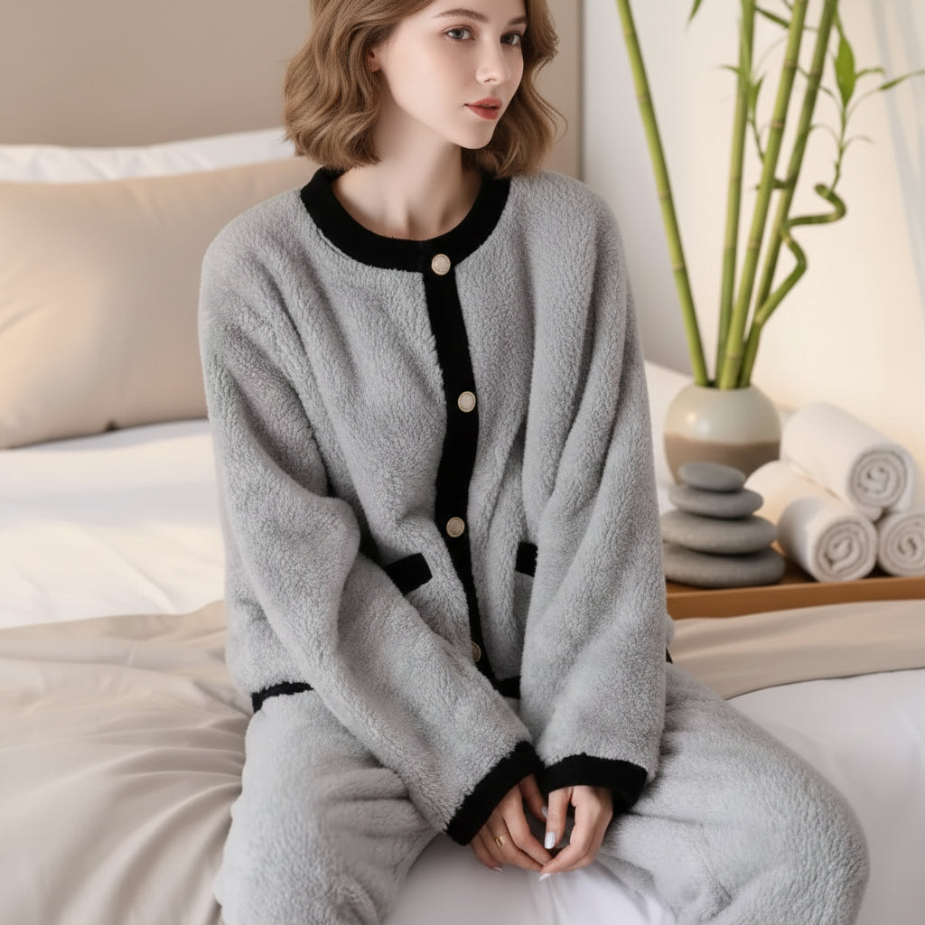 Pyjama Femme en Polaire Épaisse – Confort d’Hiver