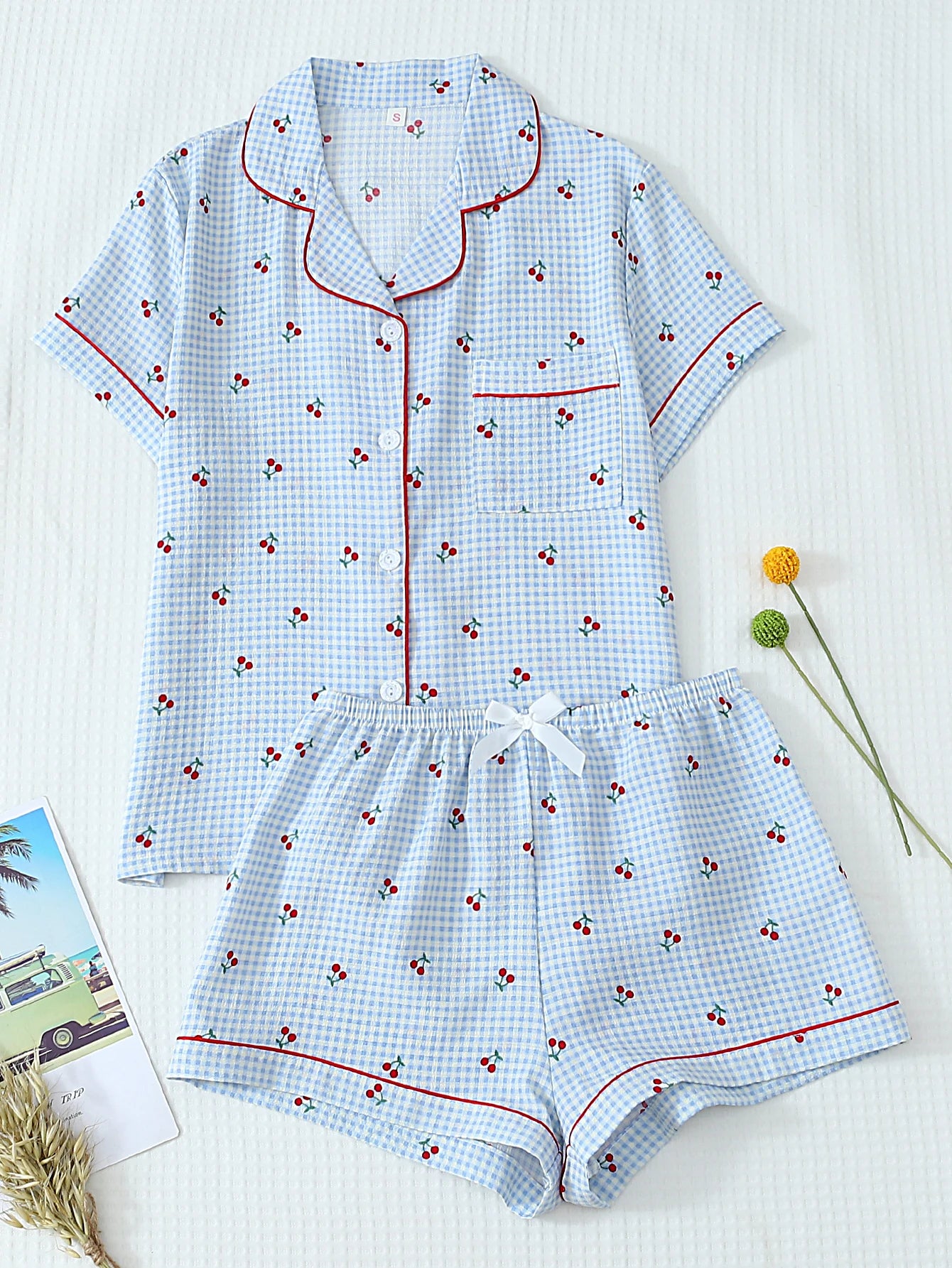 Pyjama Femme Été Cardigan Col Revers – Ensemble Short Imprimé Cerises & Carreaux